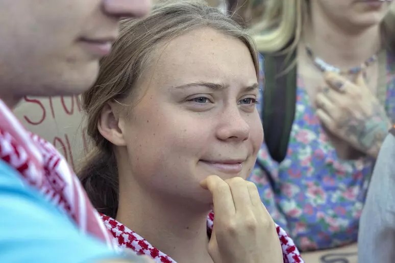 Greta non parla più di pace e torna alla ribalta