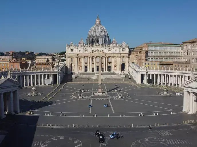 Crisi al Vaticano: tagli al personale